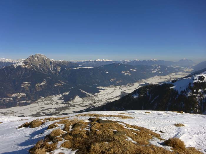 im Osten die Gailtaler Alpen vom Reißkofel bis zum Dobratsch